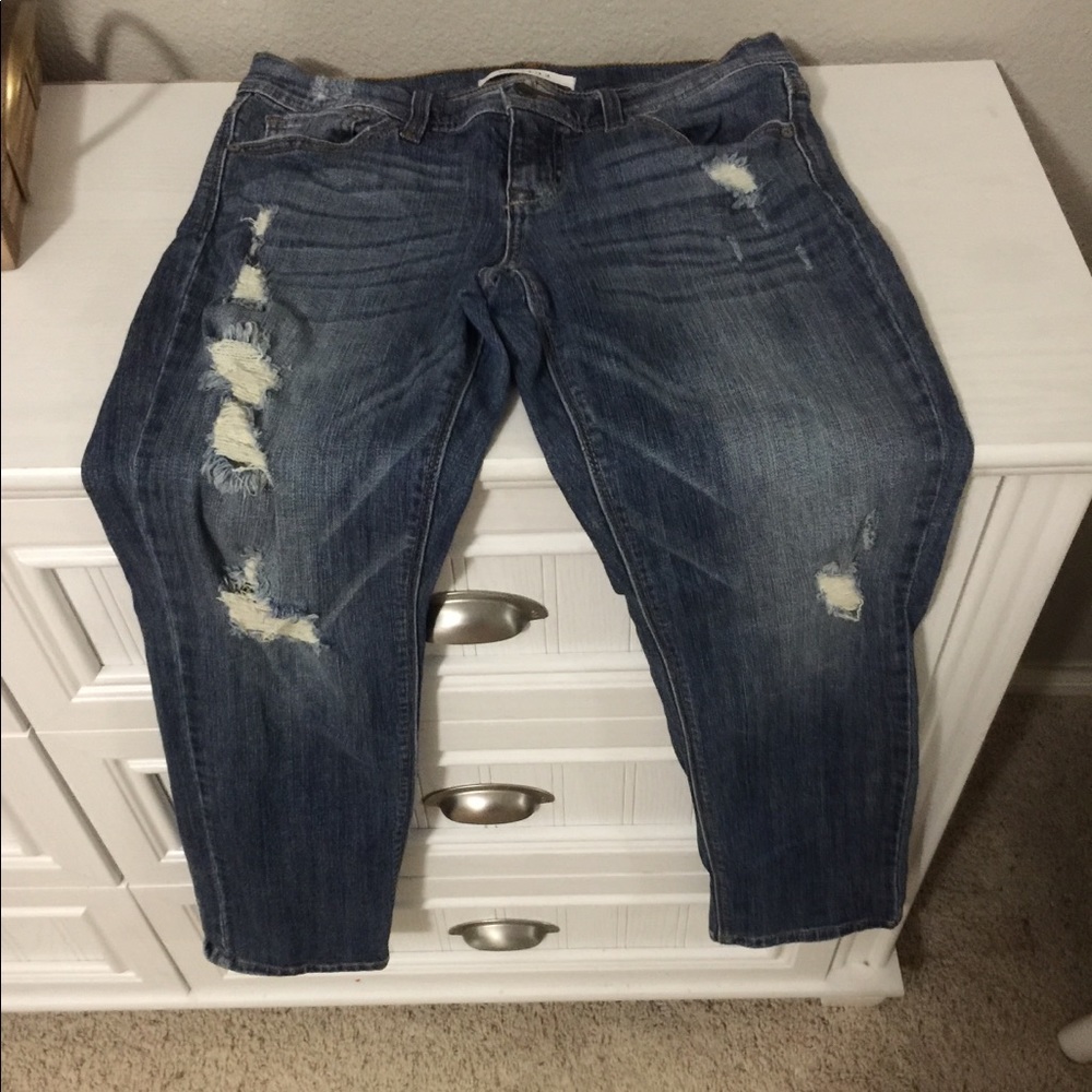 Ankle length ripped jeans